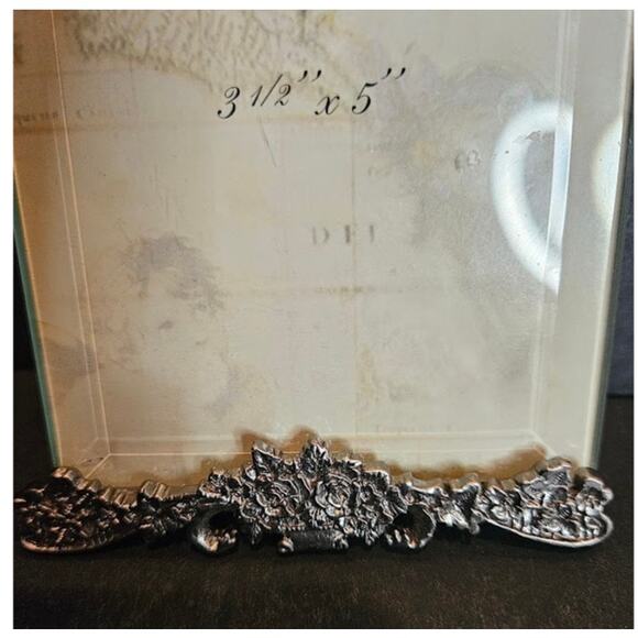 RAJ Pewter Picture Frame 3.5x7,  Screw holder for glass. Ornate top bottom, Read - Picture 3 of 7
